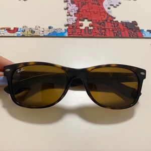 Original Wayfarer in tortoise. Perfect condition!